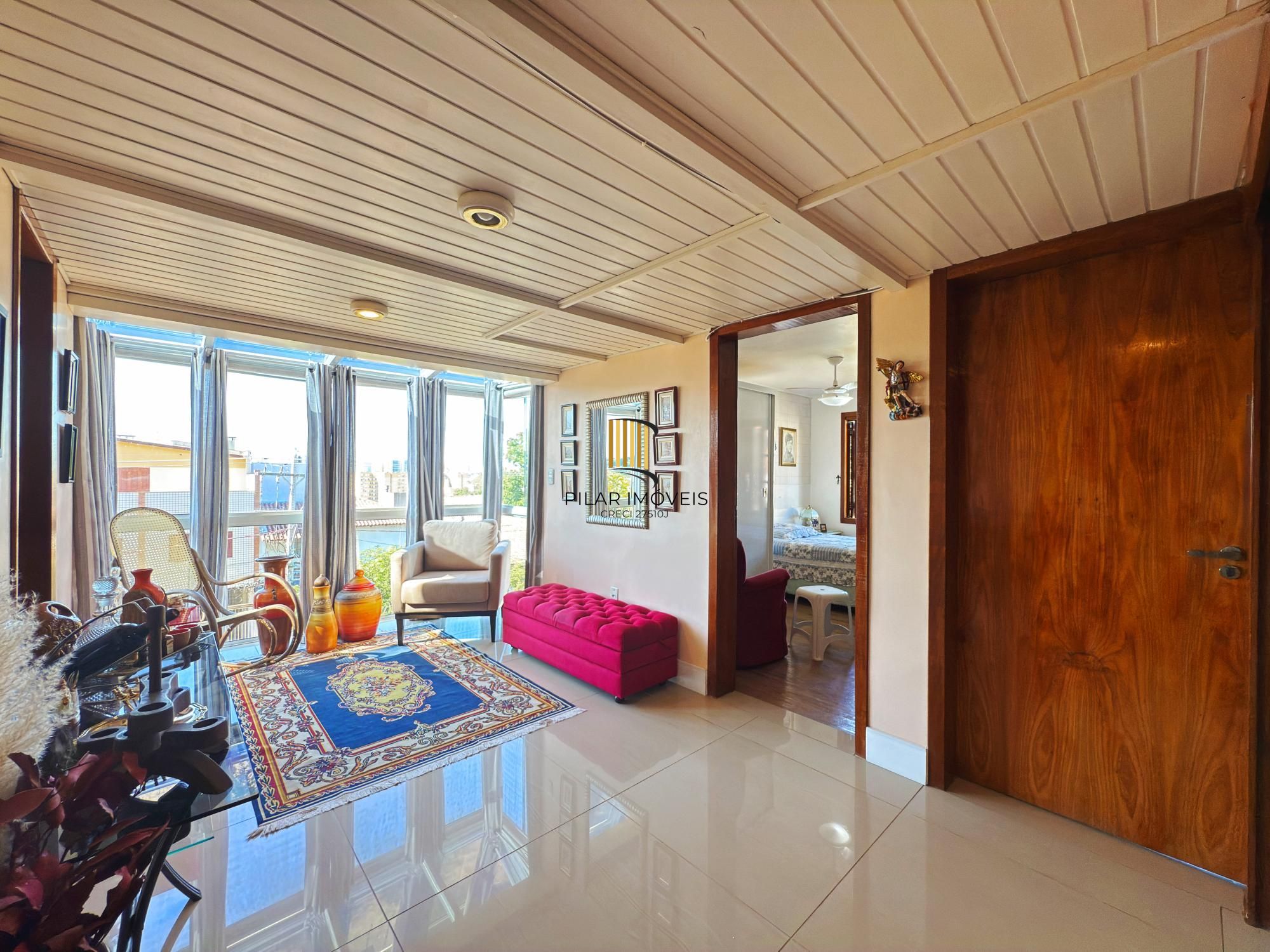 Casa em condomínio bairro Tristeza, com 185m² privativos.