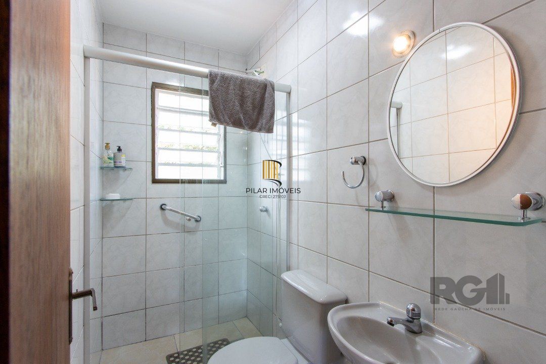 Casa de Condomínio 3 dormitórios no bairro Camaquã