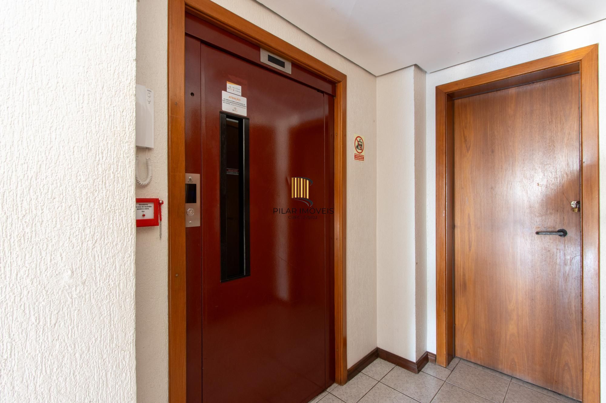 COBERTURA 2 QUARTOS, 2 VAGAS INDIVIDUAIS ESCRITURADAS, ELEVADOR - BAIRRO SANTO ANTONIO