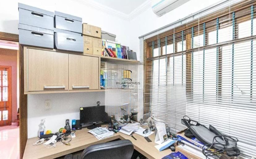 Casa para Venda - 336m², 4 dormitórios, sendo 1 suites, 2 vagas - Camaquã