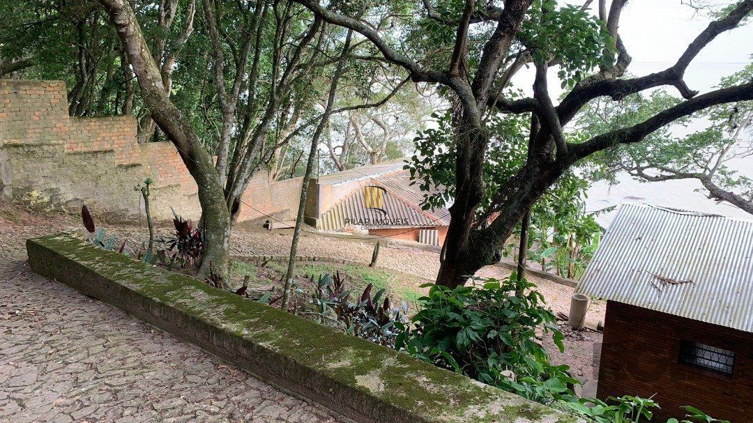 AMPLA CASA COM PRAIA PRIVATIVA NA ZONA SUL DE POA