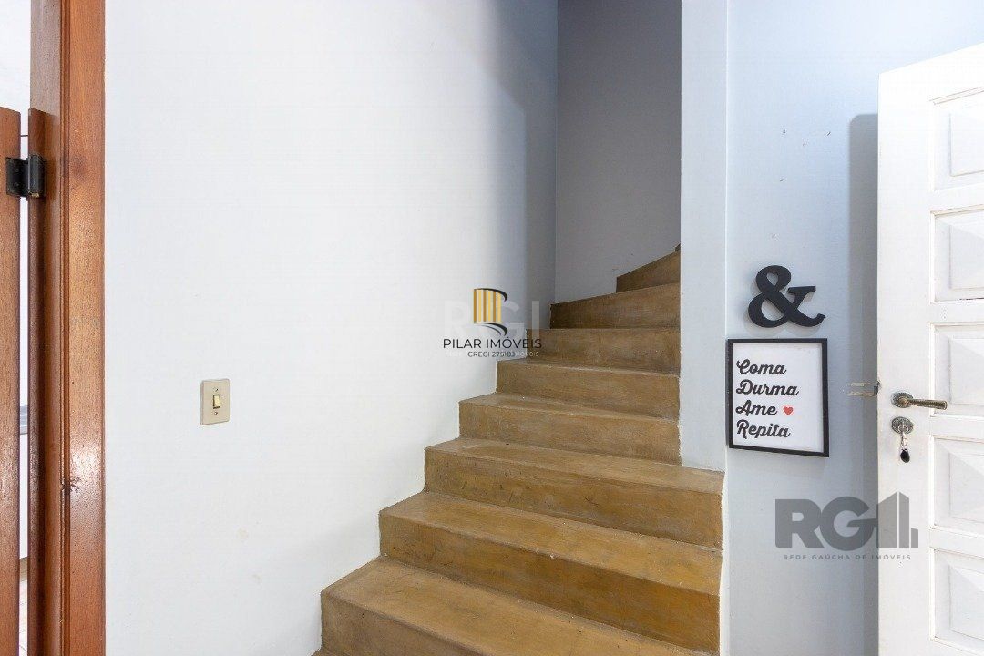Casa em condomínio com 3 dormitórios, 3 banheiros no bairro Cristal