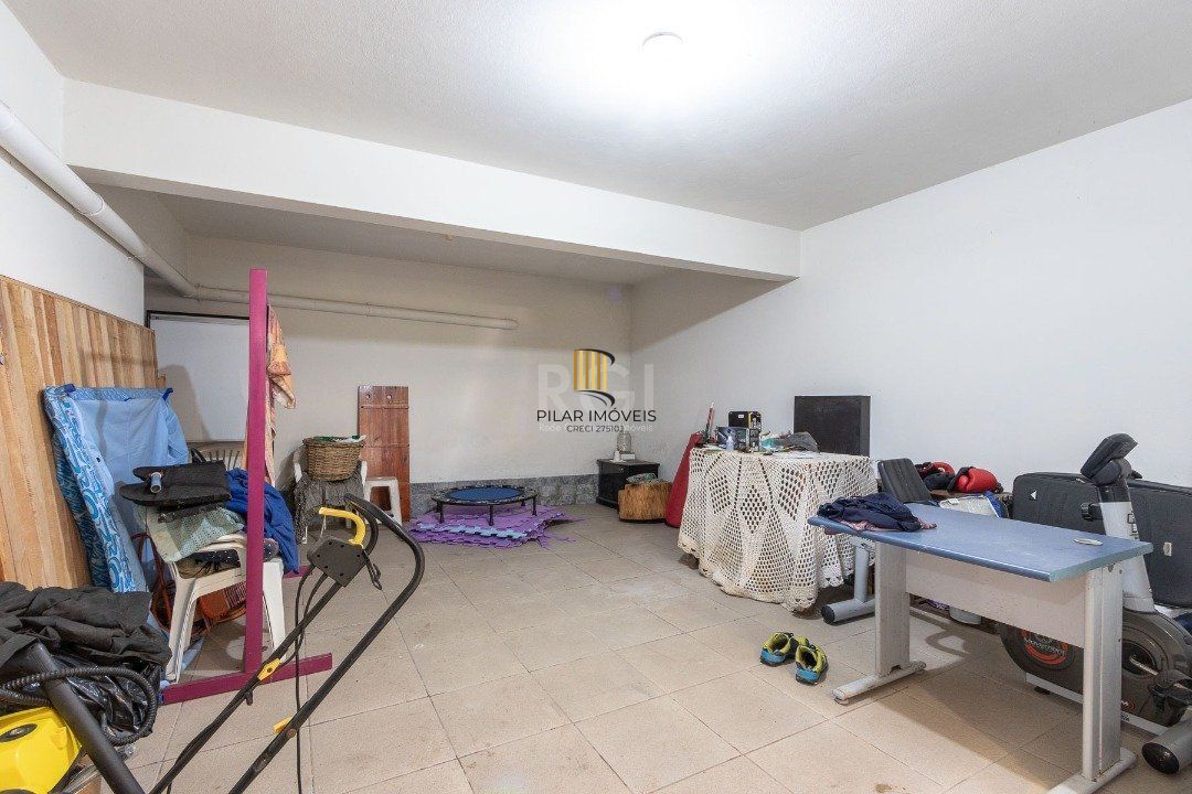 Casa para Venda - 308.25m², 3 dormitórios, sendo 1 suites, 5 vagas - Cristal