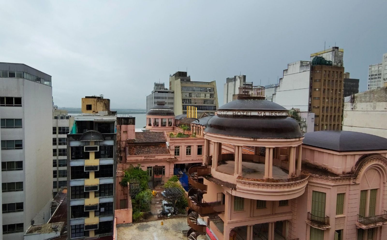 Apartamento de 3 dormitórios, 2 banheiros no Centro Histórico.