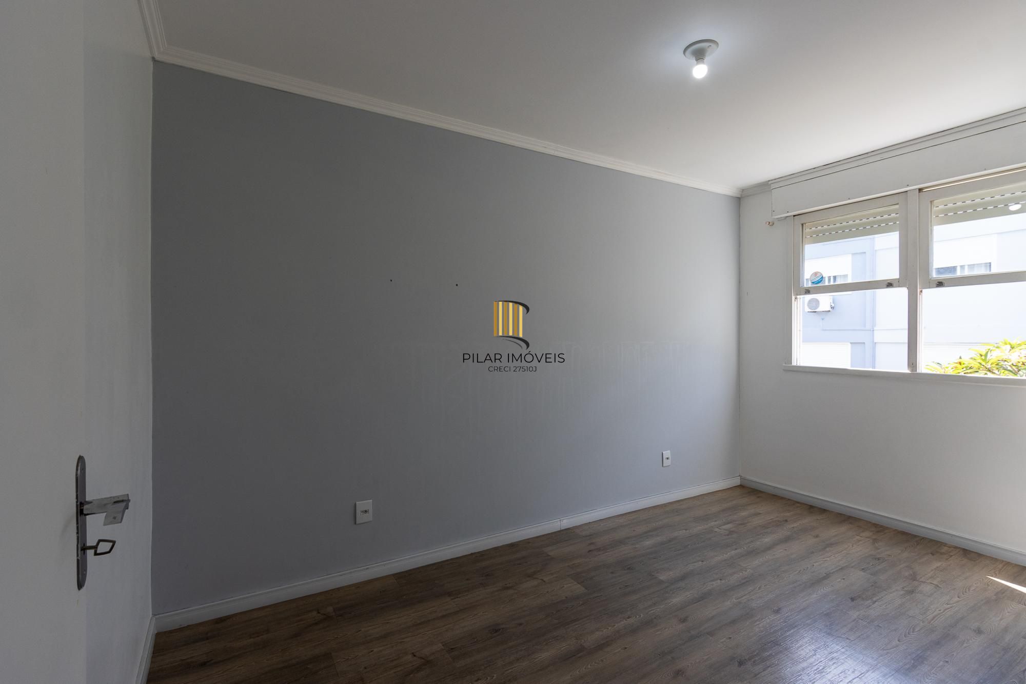 APARTAMENTO REFORMADO, 3 QUARTOS, 1 VAGA ROTATIVA - BAIRRO CAMAQUÃ