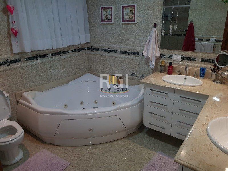 Casa para Venda - 300m², 3 dormitórios, sendo 1 suites, 4 vagas - Ipanema