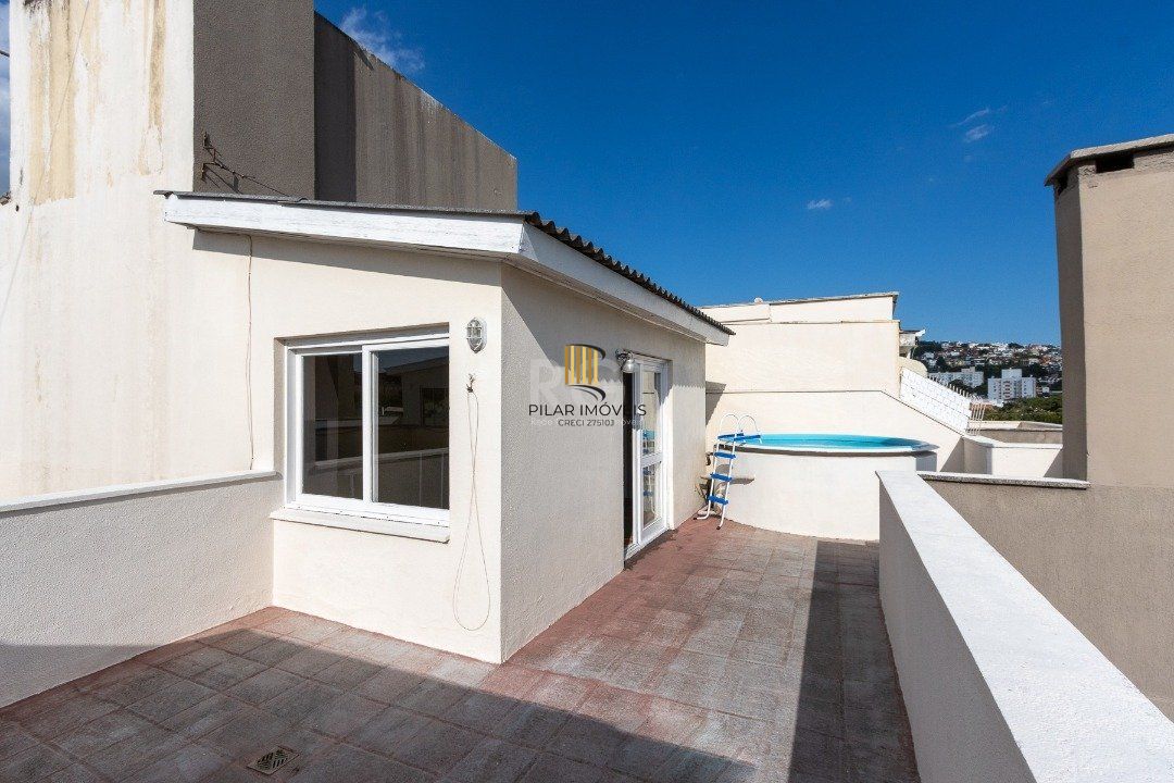 Ótima cobertura no bairro Nonoai, com aproximadamente 135m² de área privativa, 02 dormitórios