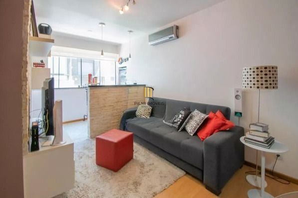 Apartamento com 2 dormitórios (reversível para 3) e 1 vaga escriturada  à venda no coração de Ipanema