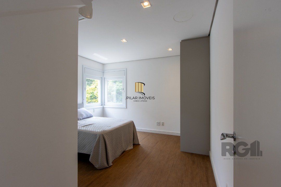 Casa mobiliada no Condomínio Las Rocas com 3 suítes,