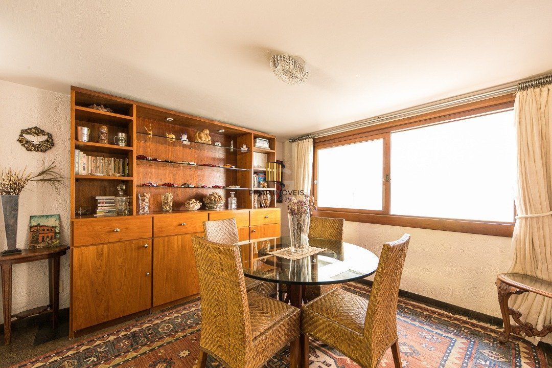 Casa para Venda - 370m², 5 dormitórios, sendo 2 suites, 7 vagas - Vila Assunção