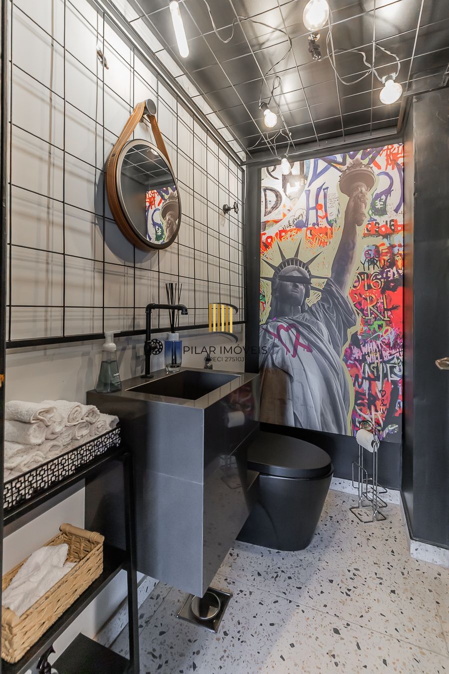 Apartamento 3 dormitórios, 3 vagas e 259 m² no bairro Auxiliadora.