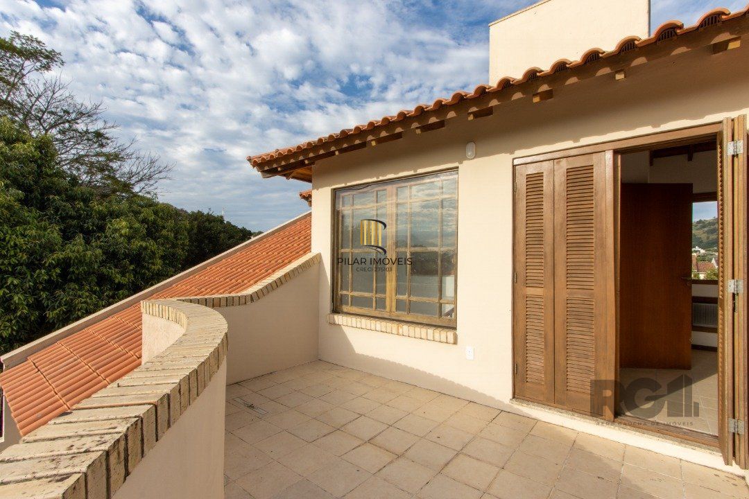 Casa 4 dormitórios no bairro Ipanema