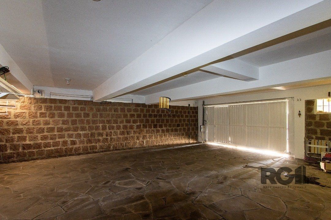 BELO SOBRADO, 3 QUARTOS, 1 SUITE, PISCINA, 320m² PRIVATIVOS - TRISTEZA
