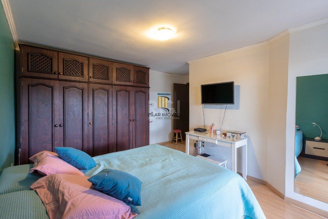Casa para Venda - 246m², 3 dormitórios, sendo 1 suites, 3 vagas - Imperial Parque
