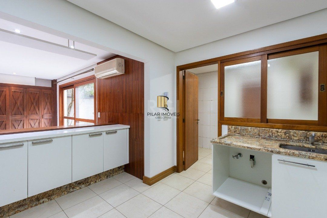 Casa em condomínio para Venda com 4 dormitórios, sendo 1 suites e 4 vagas no bairro Ipanema