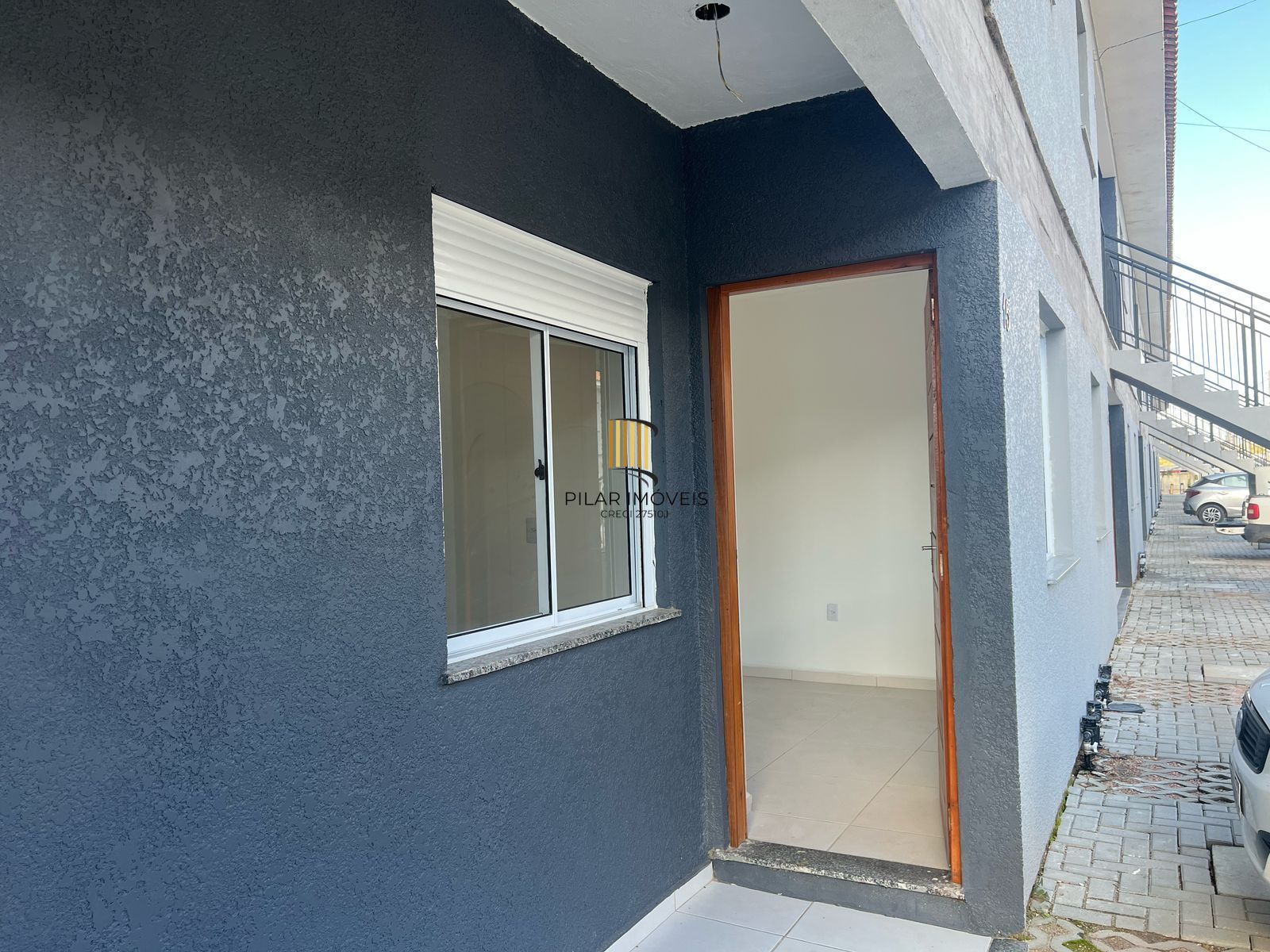 Casa com 2 dormitórios, banheiro social e pátio