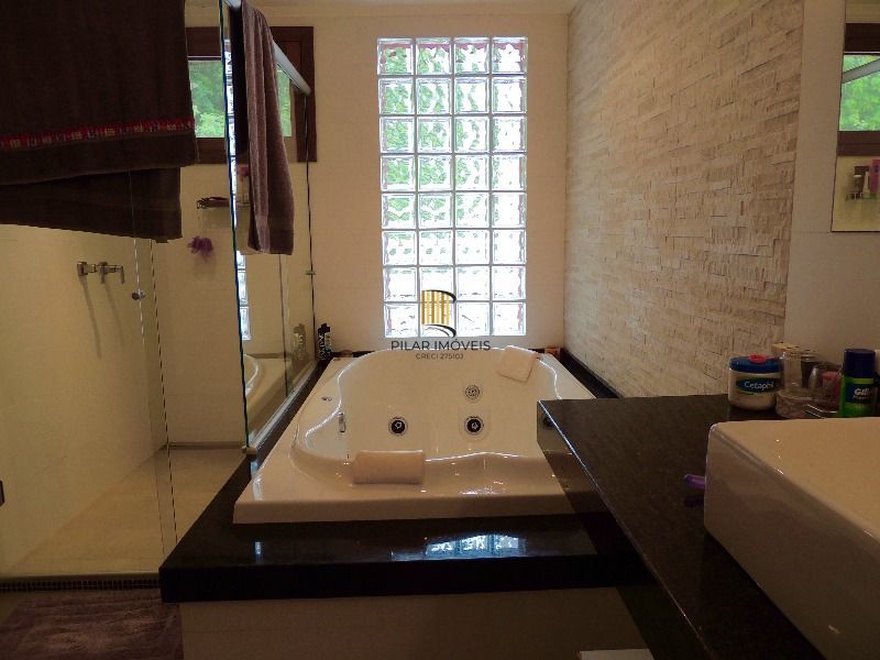 Casa para Venda com 3 dormitórios, sendo 2 suites e 3 vagas no bairro Belém Novo