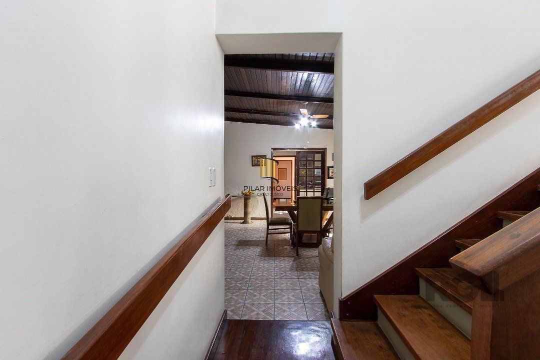 Casa 4 Dormitório(s) Bairro Nonoai