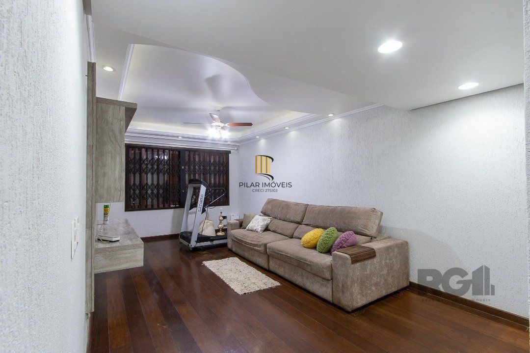 Casa 4 dormitórios no bairro Azenha