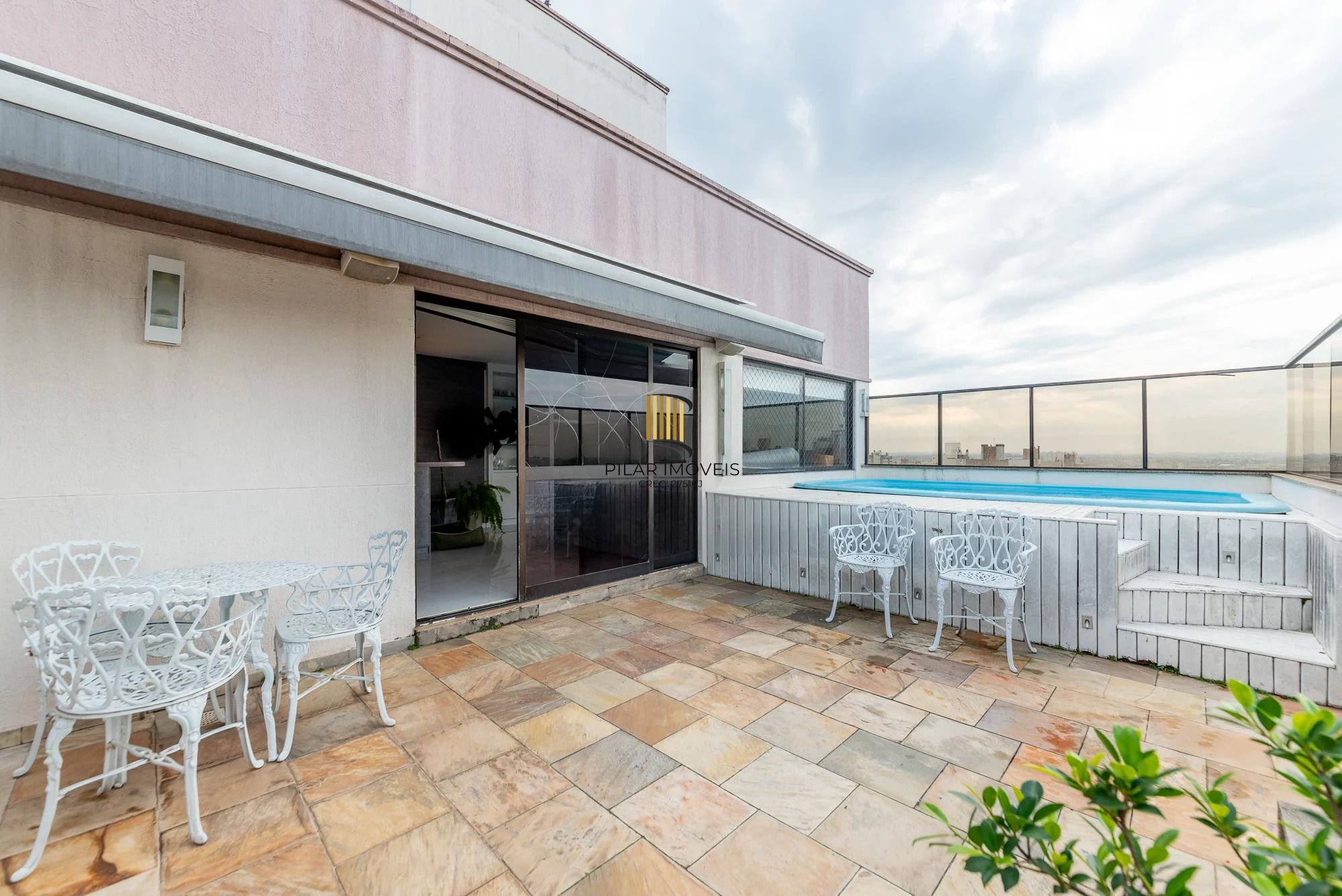 Cobertura com 203m² e 3 dormitórios, 1 suíte, 4 vagas no bairro Higienópolis