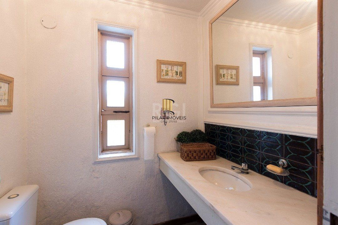 Casa para Venda - 320m², 5 dormitórios, sendo 2 suites, 3 vagas - Tristeza