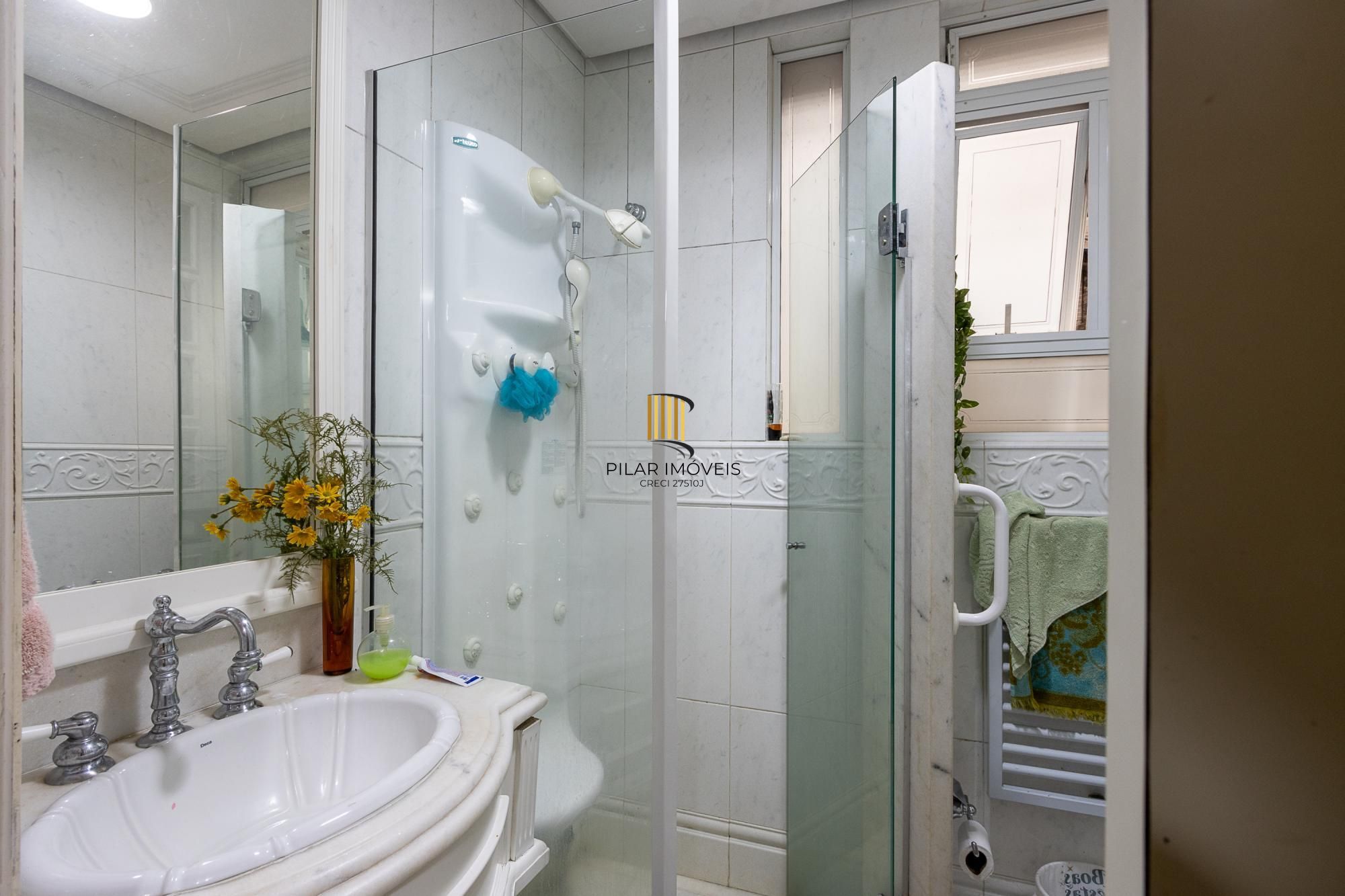 Apartamento frente à fundos, 3 dormitórios, 1 vaga escriturada - Centro Histórico