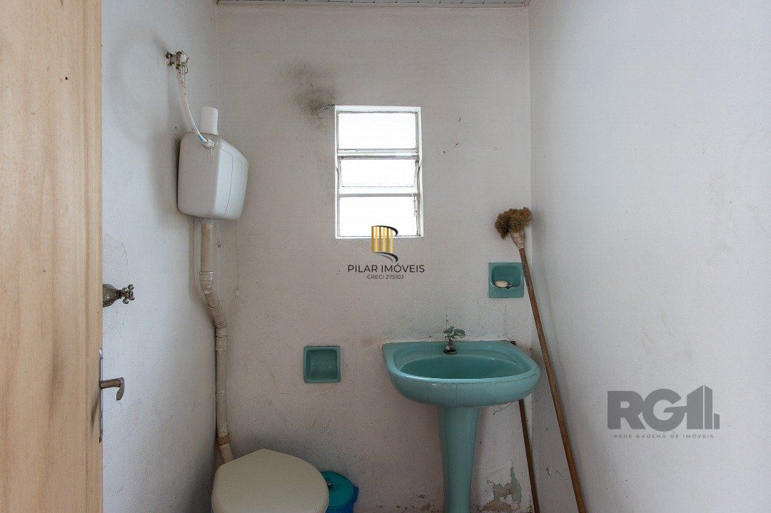 Casa 5 dormitórios no bairro Ipanema