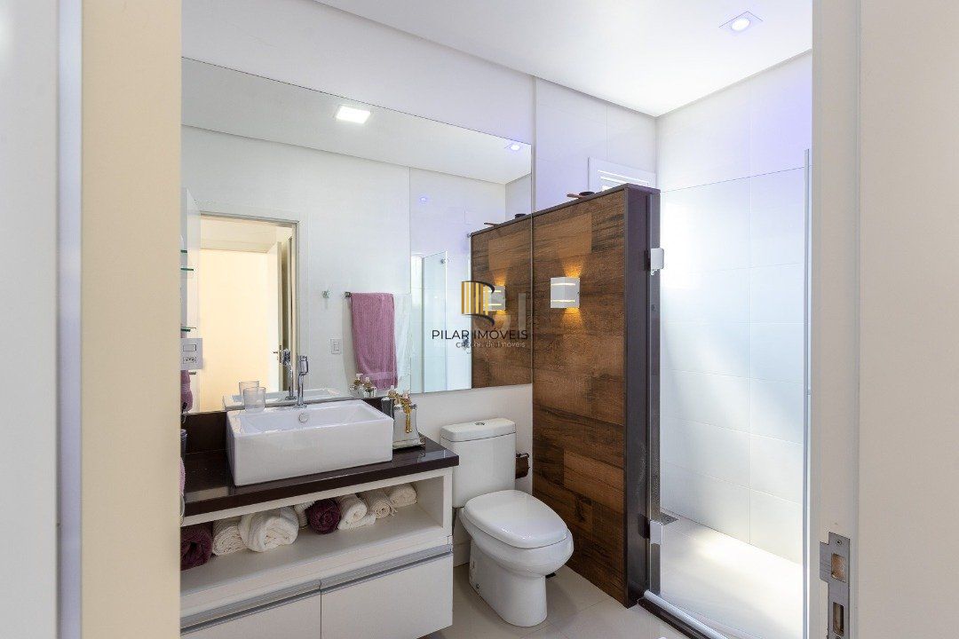 Casa para Venda - 420m², 3 dormitórios, sendo 3 suites, 8 vagas - Ipanema