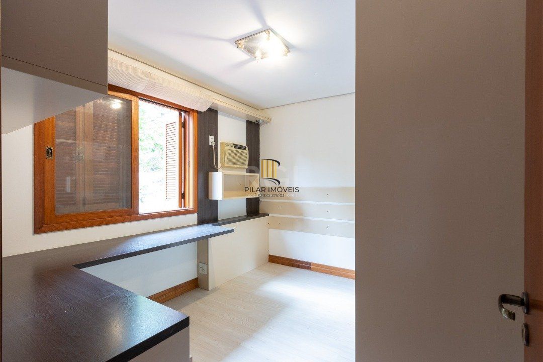Casa em condomínio para Venda com 4 dormitórios, sendo 1 suites e 4 vagas no bairro Ipanema