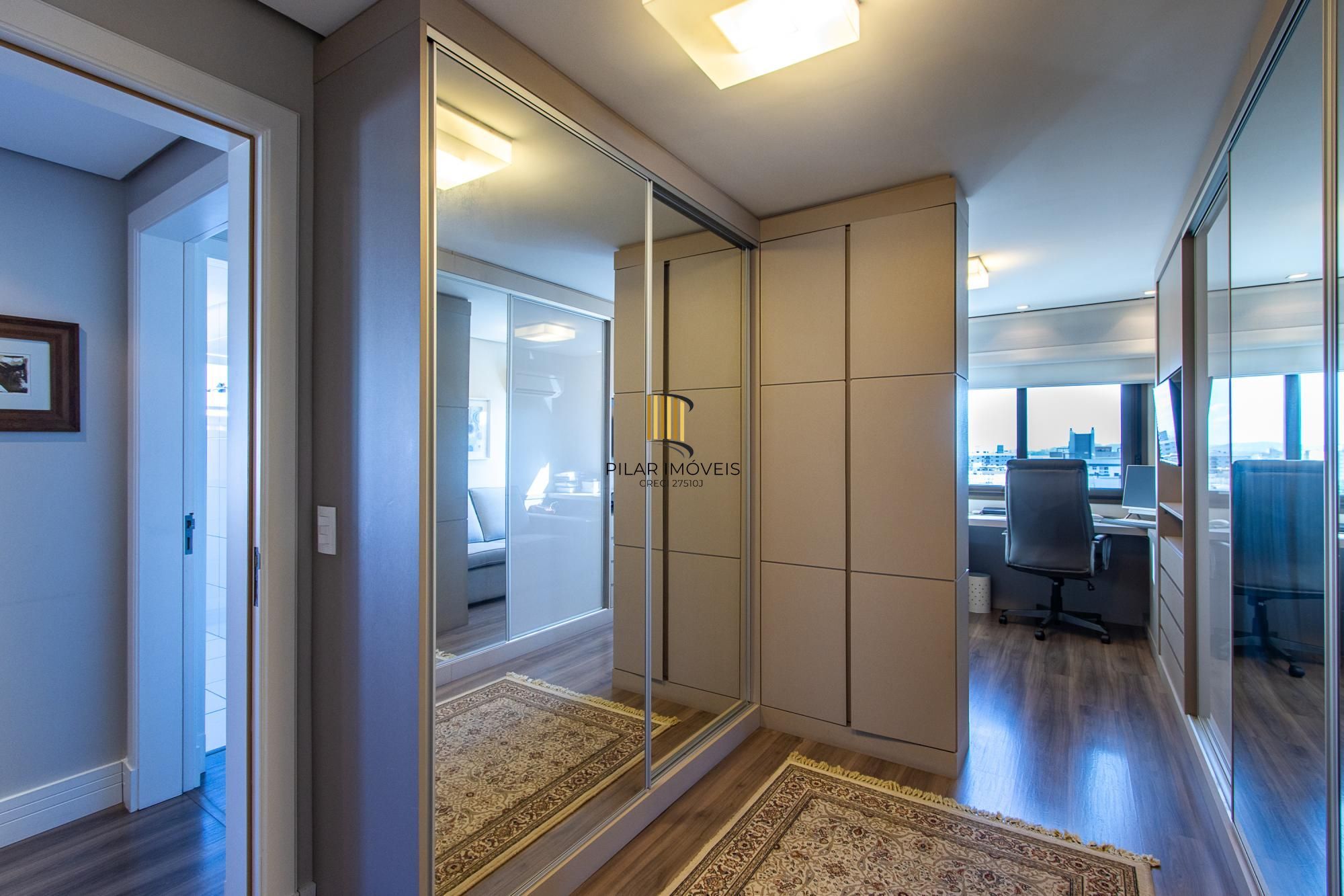 Excelente apartamento de 3 dormitórios, 1 suíte e 2 vagas no bairro Tristeza.