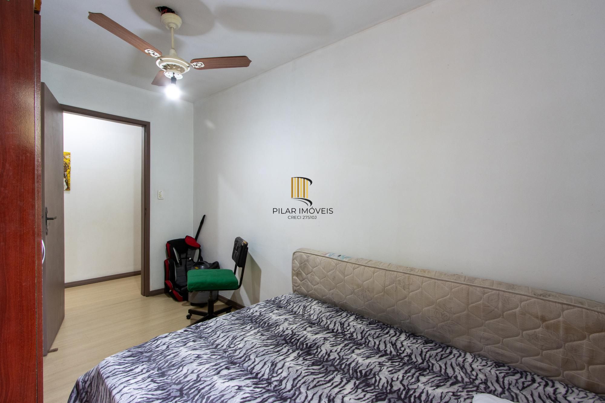 Casa ampla de 2 pavimentos com 4 dormitórios, 1 suite e 4 vagas no bairro Santa Tereza!