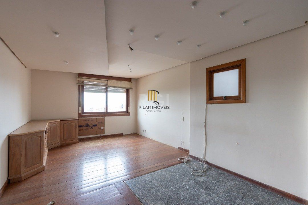 Cobertura para Venda - 302m², 4 dormitórios, sendo 1 suites, 3 vagas - Menino Deus