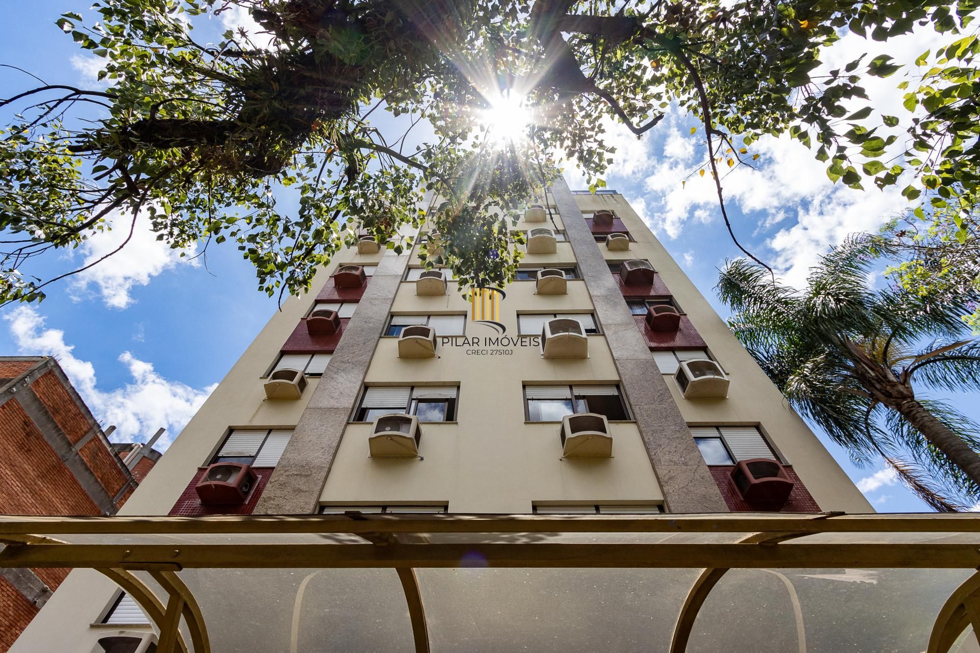 Apartamento 3 quartos, 1 suite, dependência, sacada com churrasqueira, 2 vagas - Bairro Menino Deus