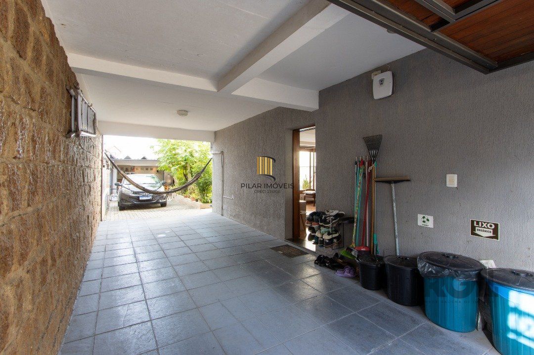 Casa 3 dormitórios no bairro Medianeira