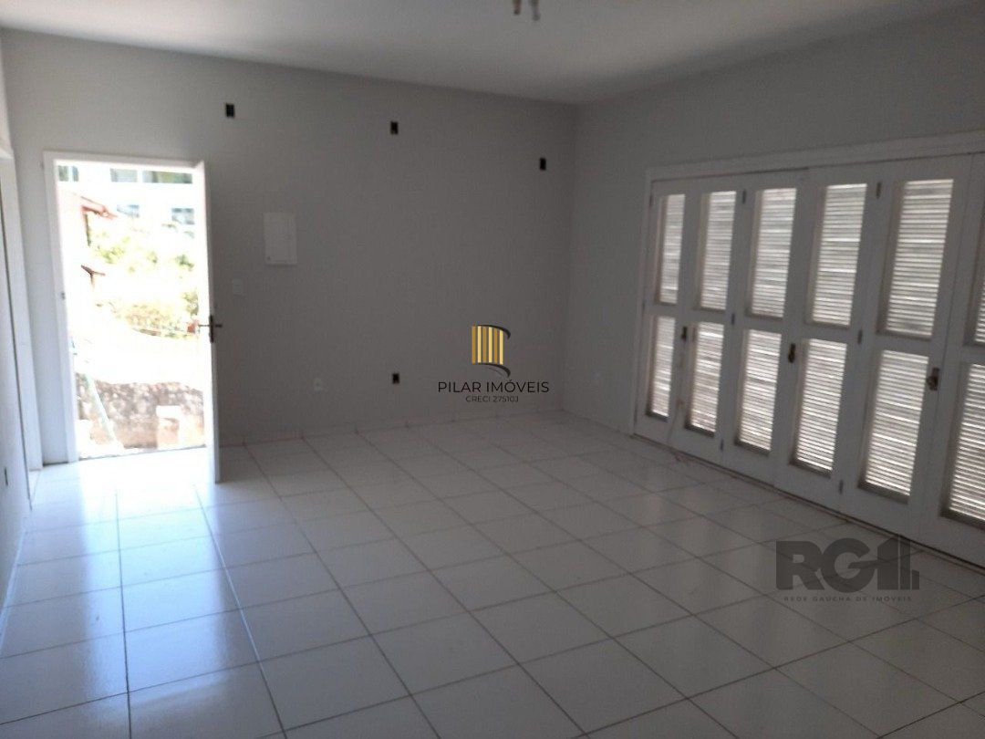 Oportunidade Imperdível: Prédio com 4 Apartamentos, Pátio e 2 Vagas de Garagem
