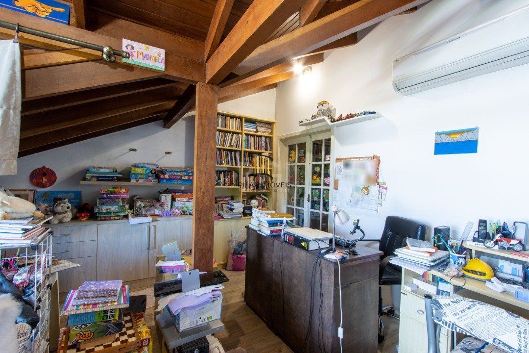 Casa 3 dormitórios no bairro Guarujá