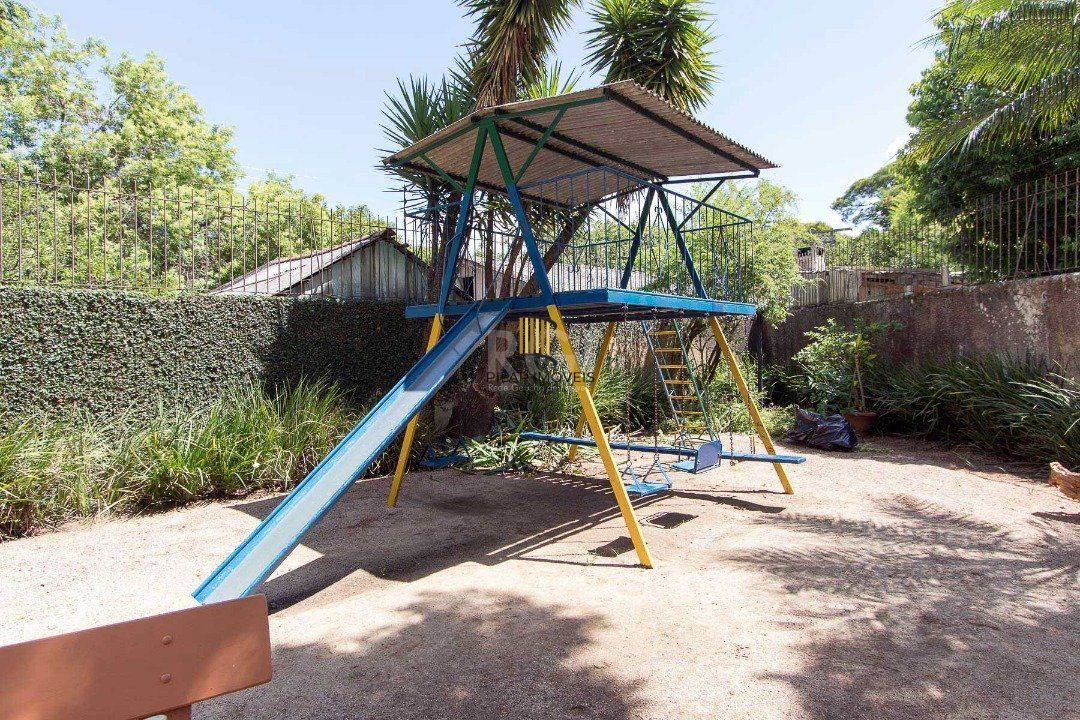 Ótima cobertura no bairro Nonoai, com aproximadamente 135m² de área privativa, 02 dormitórios