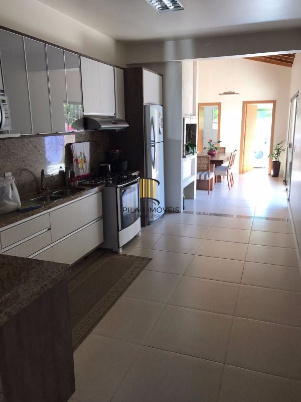 Casa para Venda - 160m², 3 dormitórios, sendo 1 suites, 3 vagas - Tristeza