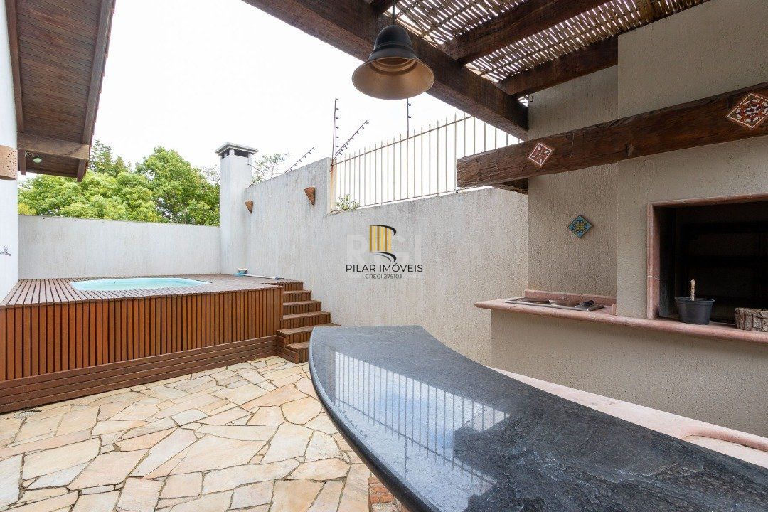 Casa em condomínio para Venda com 4 dormitórios, sendo 1 suites e 4 vagas no bairro Ipanema