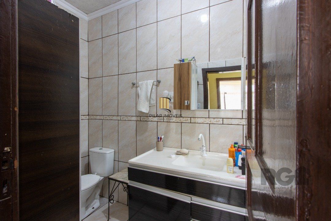 Casa térrea, 3 quartos, 2 banheiros, com pátio no Bairro Cavalhada