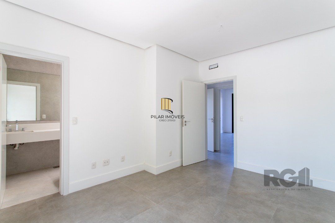 A Casa Le Mans, uma residência térrea de esquina com 389,48m2 de área coberta