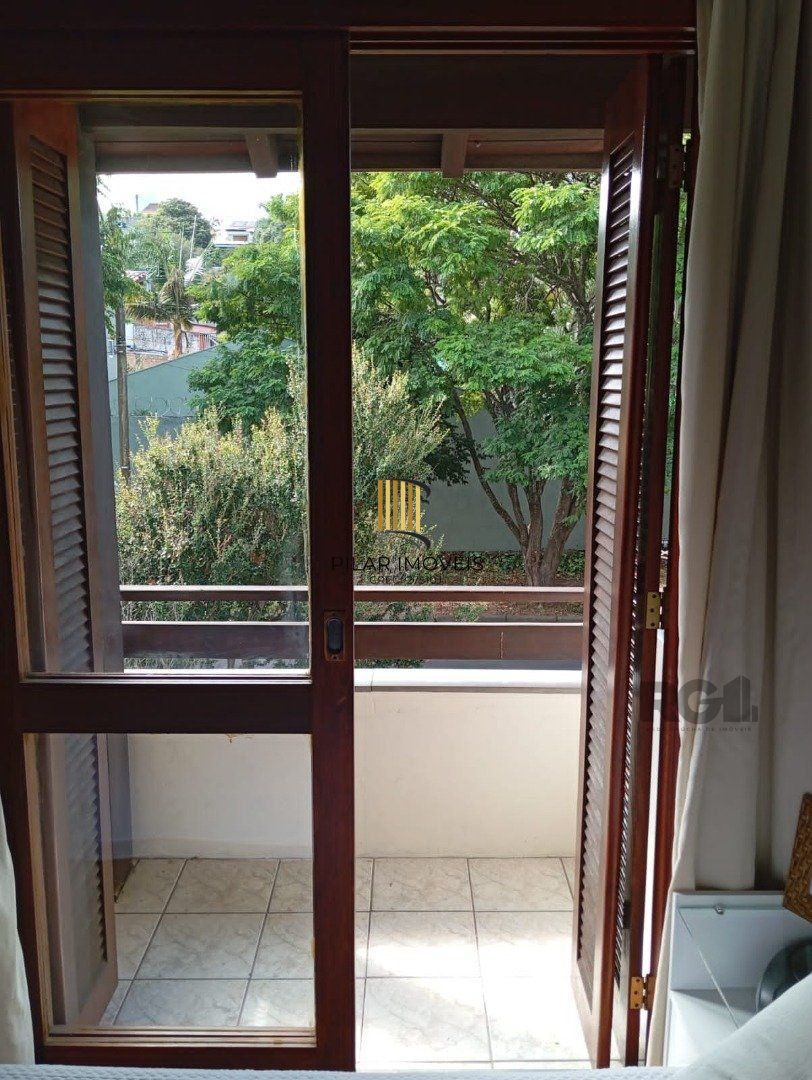 Casa de Condomínio 3 dormitórios no bairro Cristal