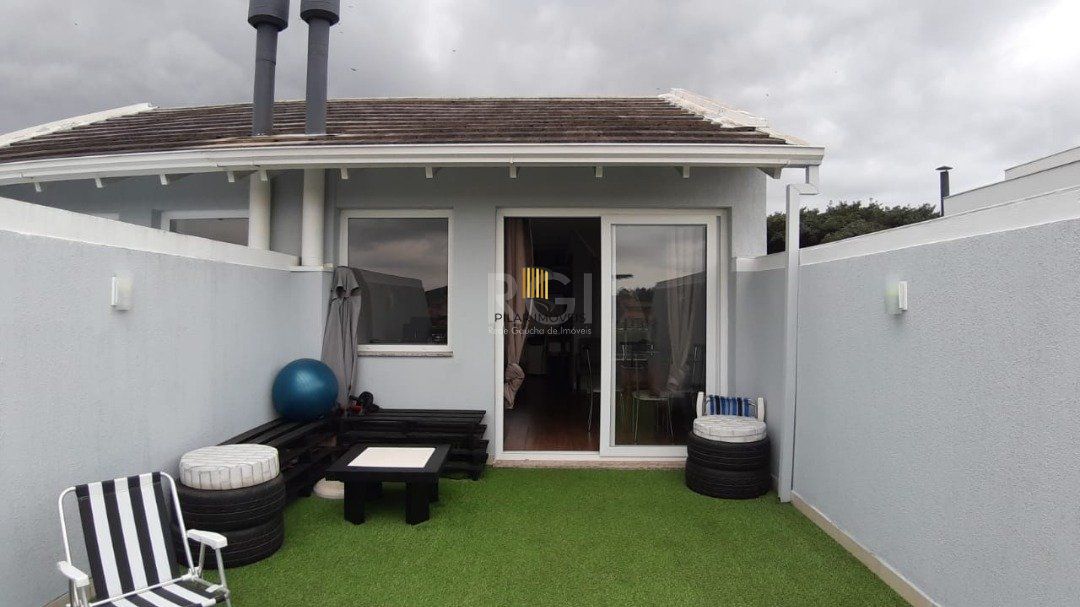 Casa para Venda - 157m², 3 dormitórios, sendo 3 suites, 2 vagas - Guarujá