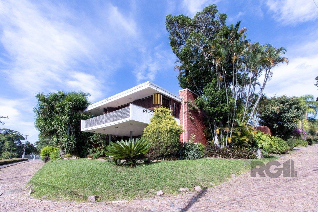 Casa com 724 m² privativos, 4 dormitórios sendo 4 suítes, 6 vagas sendo 3 cobertas - Pilar Imóveis