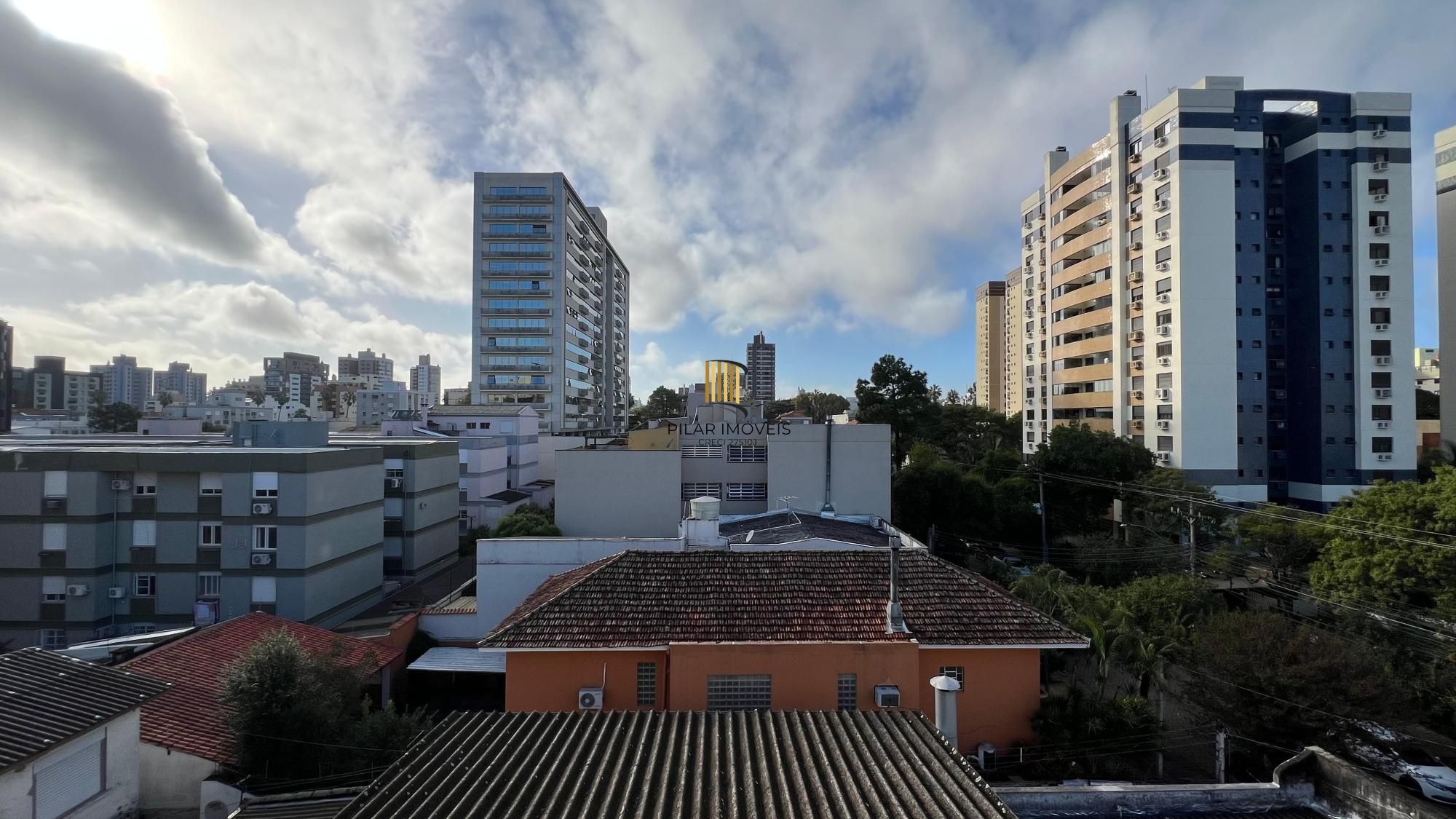 Cobertura no bairro Menino Deus com 01 dormitório sendo suíte