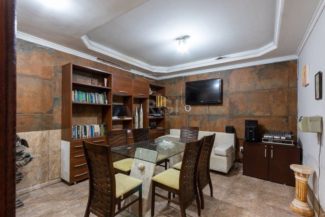 Sobrado para Venda - 300m², 3 dormitórios, sendo 1 suites, 3 vagas - Cavalhada