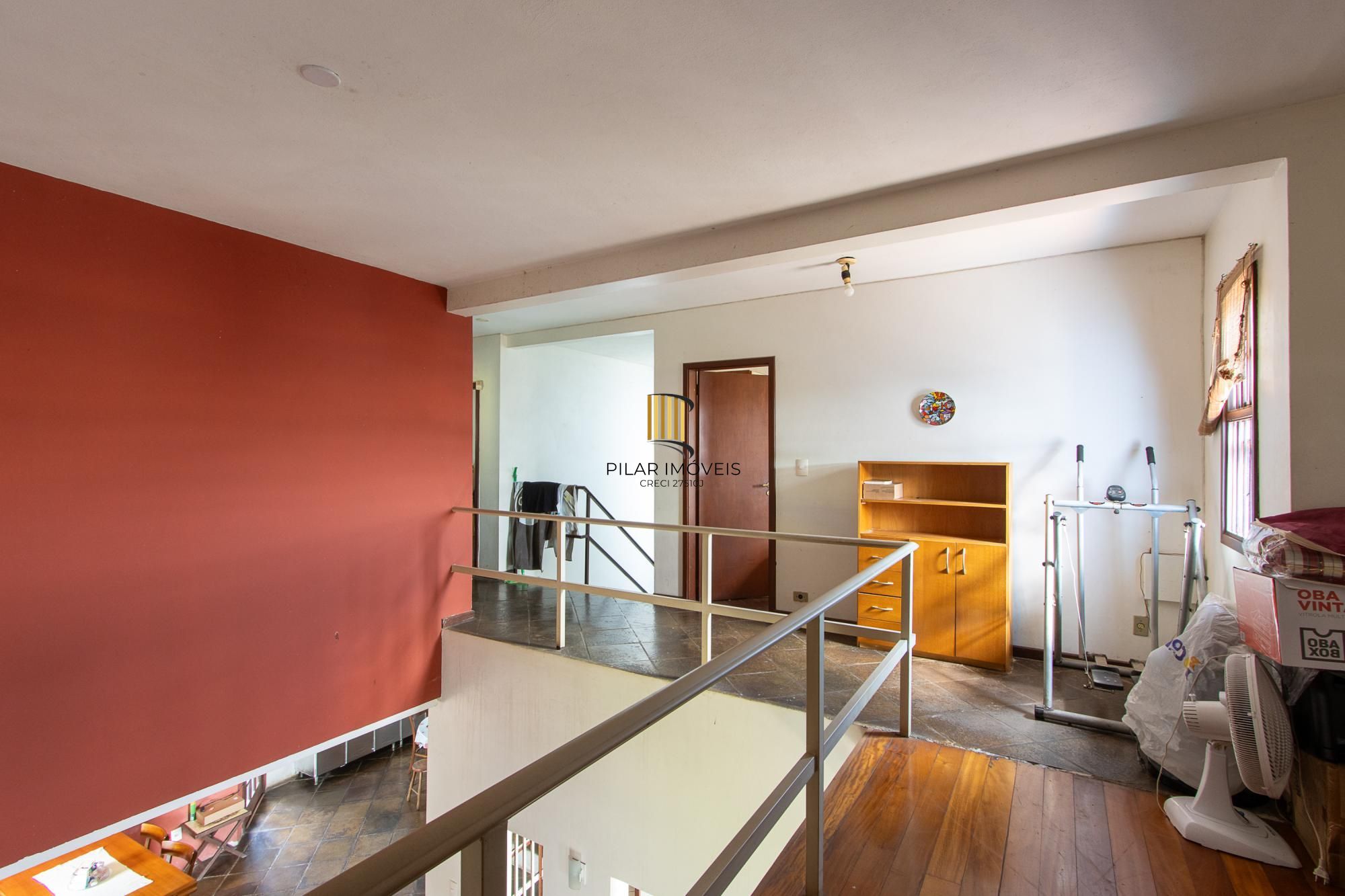 Casa 4 dormitórios no bairro Vila Nova