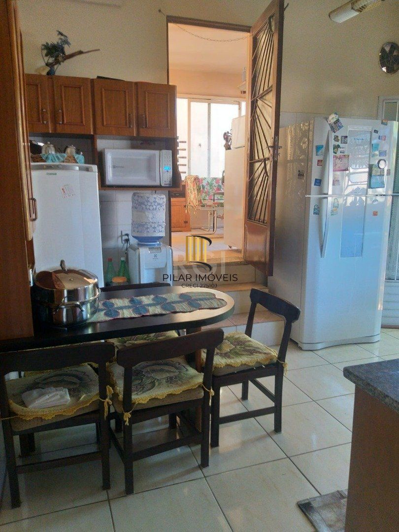 Casa para Venda - 347m², 5 dormitórios, sendo 2 suites, 2 vagas - Tristeza