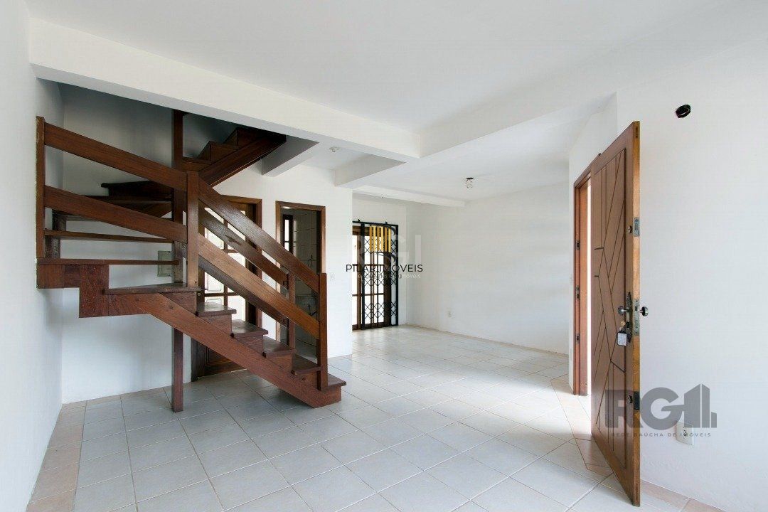 Casa 3 dormitórios no bairro Serraria