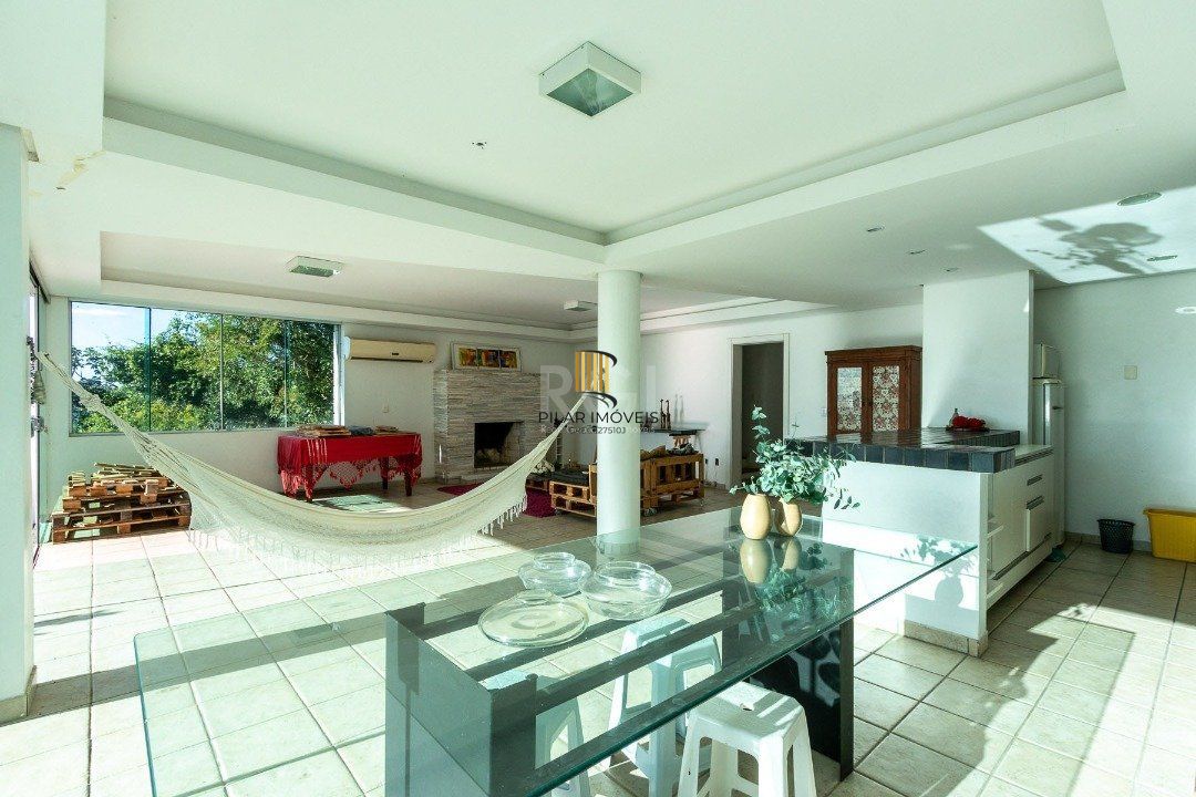 Casa para Venda - 470m², 3 dormitórios, sendo 1 suites, 6 vagas - Nonoai